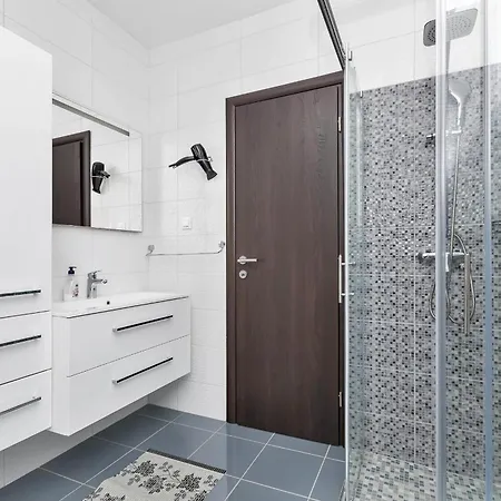 Infinite 빌라 마카르스카