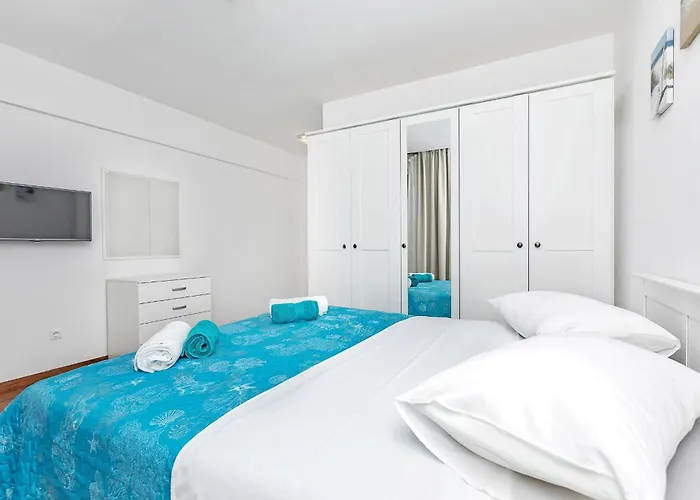 Infinite * Μακάρσκα