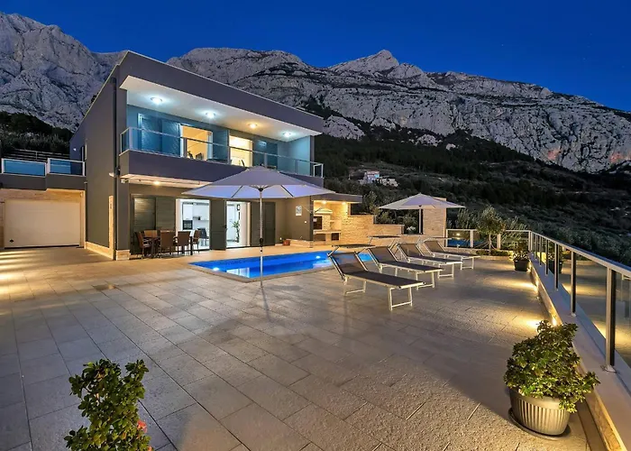 Infinite * Μακάρσκα